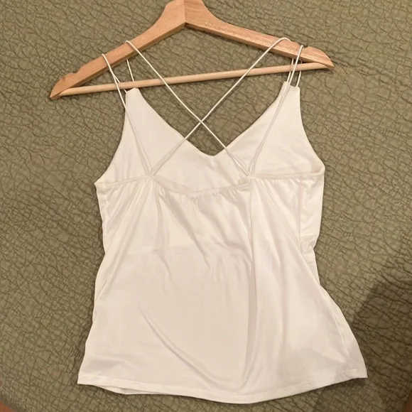 🎉 3/$15 Gaze White Tank Size Medium - Picture 2 of 3